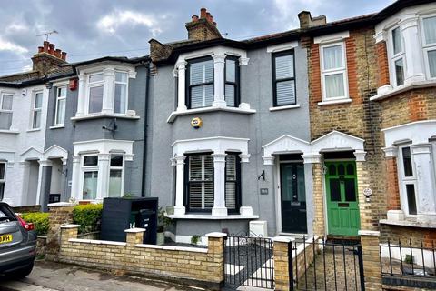4 bedroom terraced house to rent, West Grove, Woodford Green, Essex