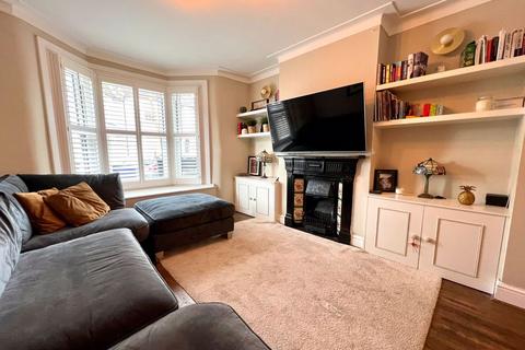 4 bedroom terraced house to rent, West Grove, Woodford Green, Essex