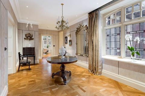 4 bedroom flat for sale, York House Place, Kensington, London