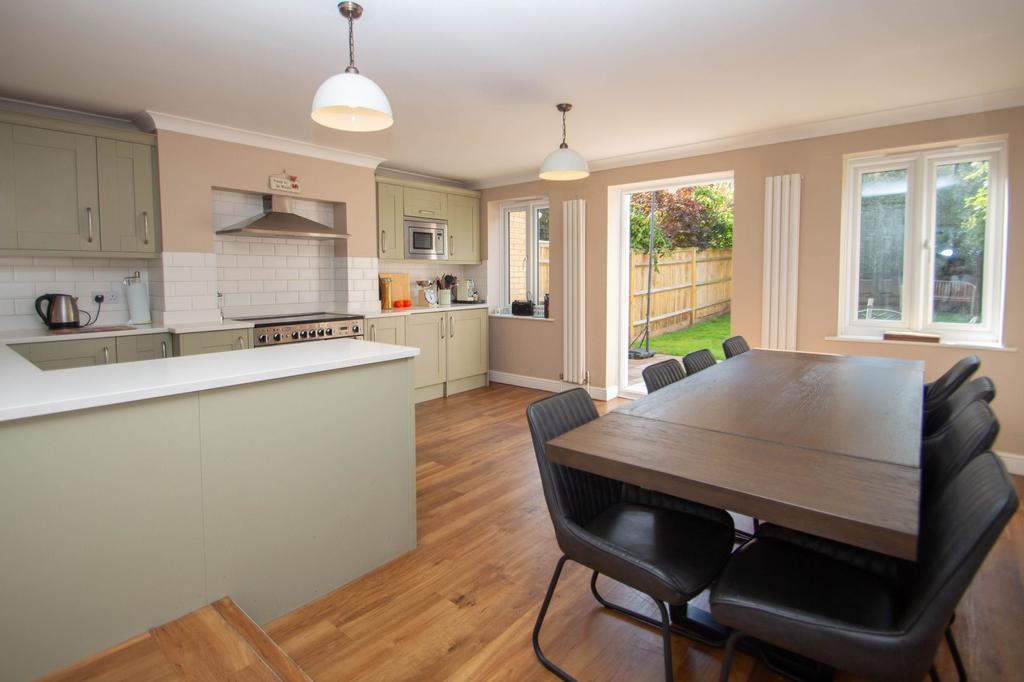 Lynwood Road, Thames Ditton, KT7 4 bed townhouse for sale £895,000