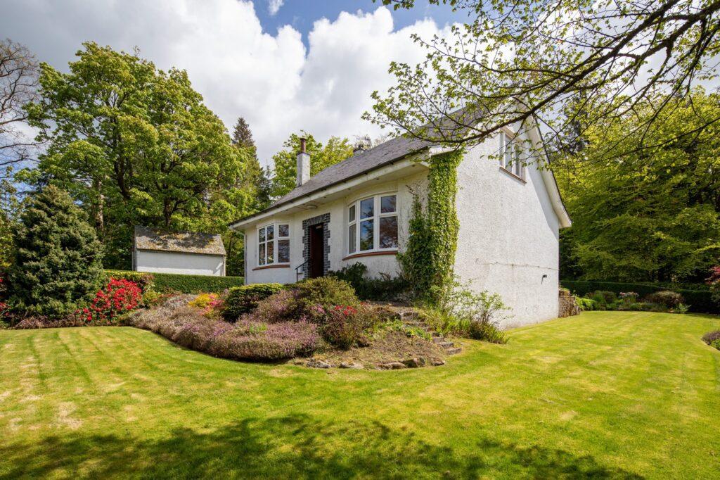 Trees, Neilston Road, Uplawmoor 3 bed detached bungalow for sale £359,000