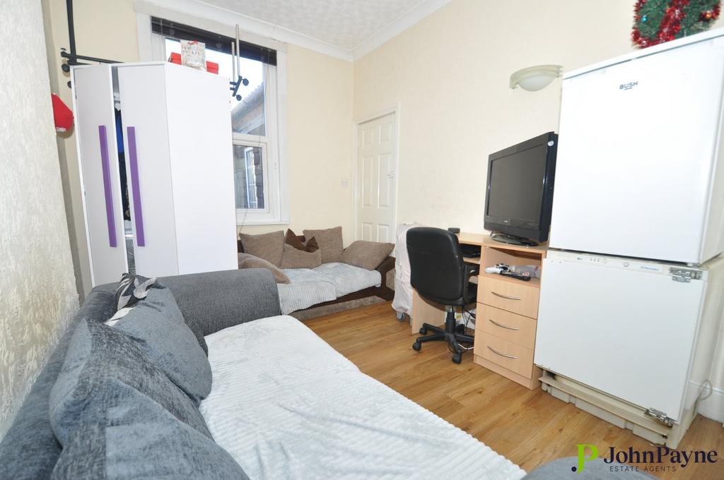 Flat 2 Bedroom