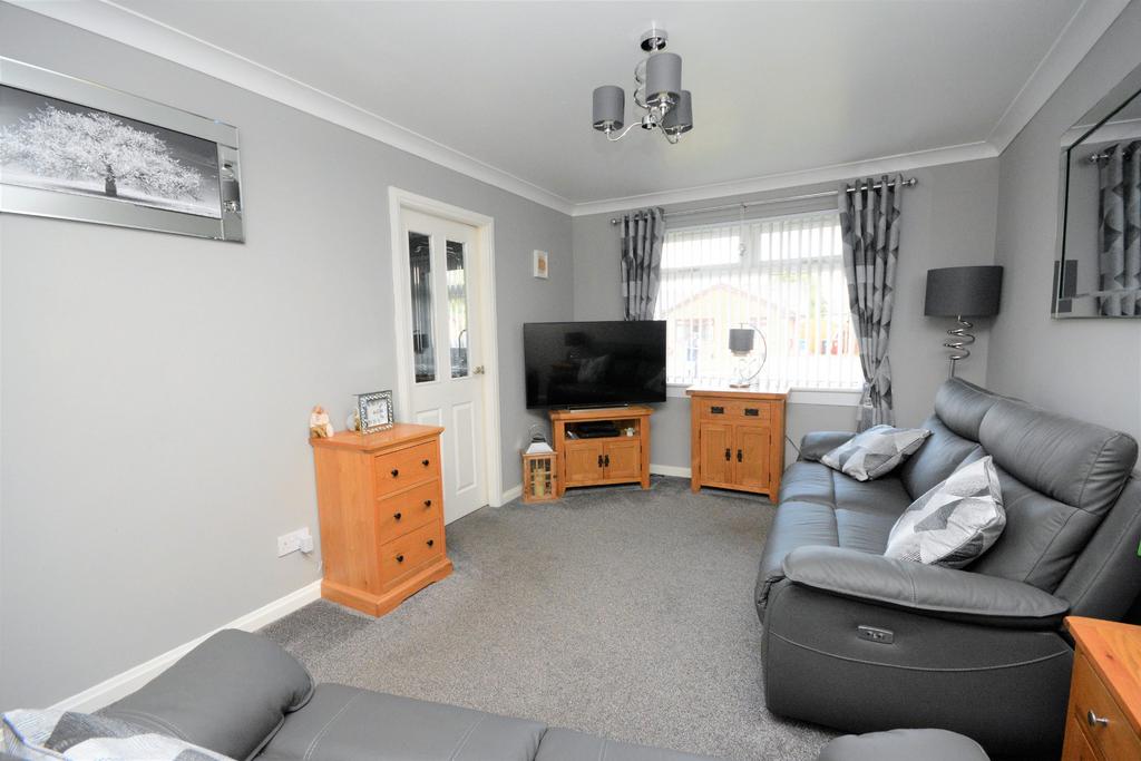 Highland Drive, Larbert, Stirlinghsire, FK5 4RT 2 bed semidetached