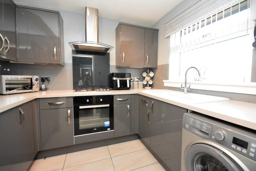 Highland Drive, Larbert, Stirlinghsire, FK5 4RT 2 bed semidetached