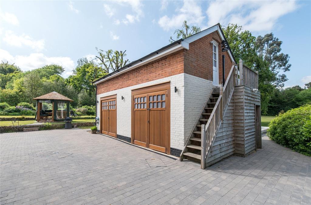 Garage & Annexe