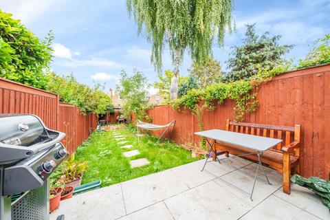 109 Fawe Park Road, London, SW15 2EG