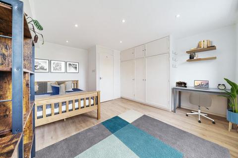 109 Fawe Park Road, London, SW15 2EG