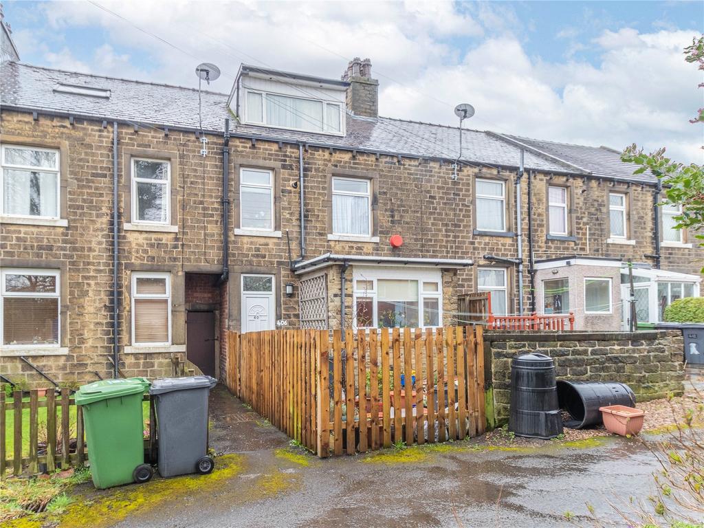 Blackmoorfoot Road, Huddersfield, HD4 2 bed terraced house £120,000