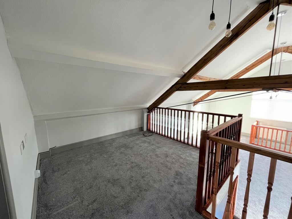Mezzanine dining / study area
