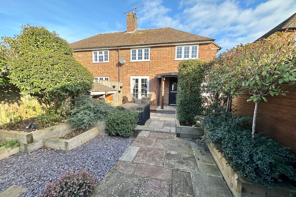 Fernhurst Close, Beaconsfield, HP9 3 bed semidetached house for sale £680,000