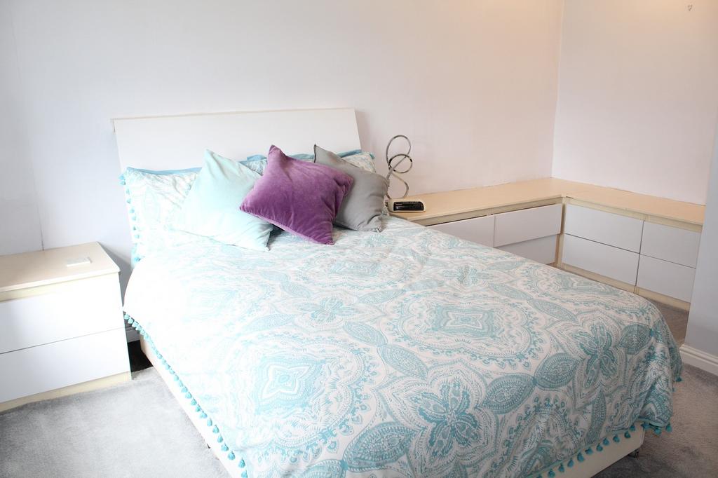 Bedroom 1 Picture 2