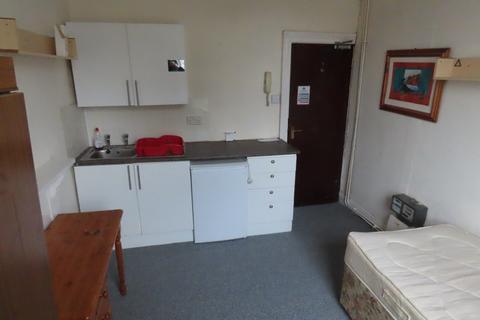 Studio to rent, Sticklepath Terrace, Barnstaple, EX31