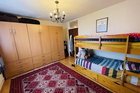 8, Albany House Albany Crescent, Edgware, HA8 5AL