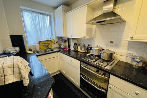 8, Albany House Albany Crescent, Edgware, HA8 5AL