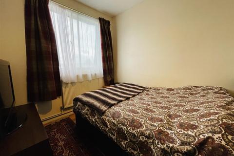 8, Albany House Albany Crescent, Edgware, HA8 5AL