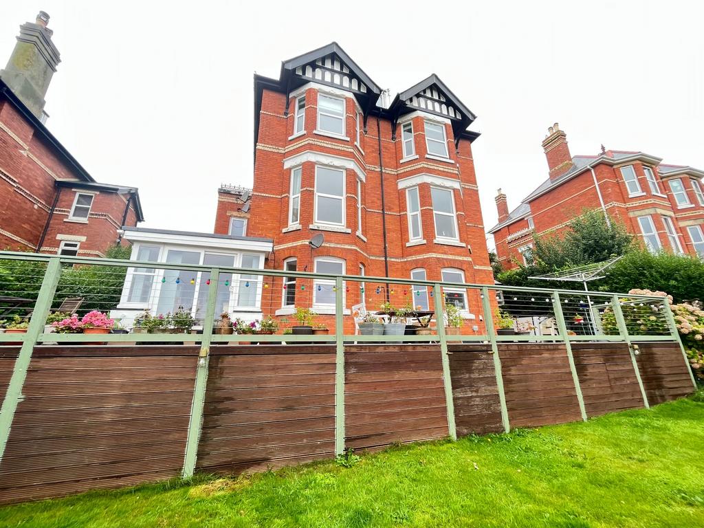 Higher Brimley Road, Teignmouth, TQ14 2 bed apartment £1,100 pcm (£
