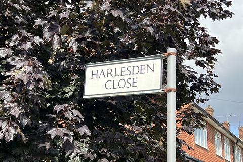 9 Harlesden Close, Romford, RM3 9HU