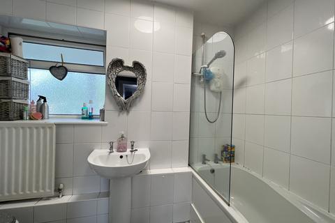 9 Harlesden Close, Romford, RM3 9HU