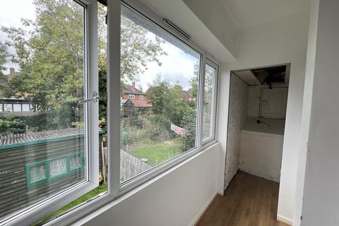 9 Harlesden Close, Romford, RM3 9HU