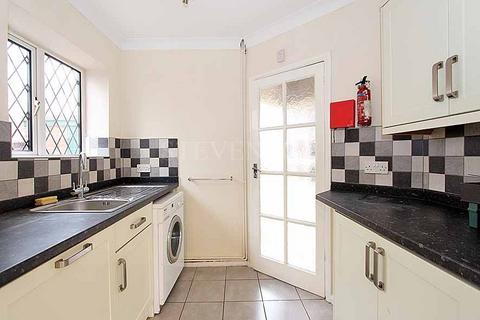 2 Castlecroft Avenue, Wolverhampton, WV3 8JP