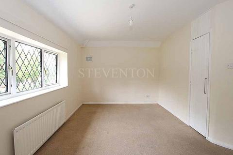 2 Castlecroft Avenue, Wolverhampton, WV3 8JP