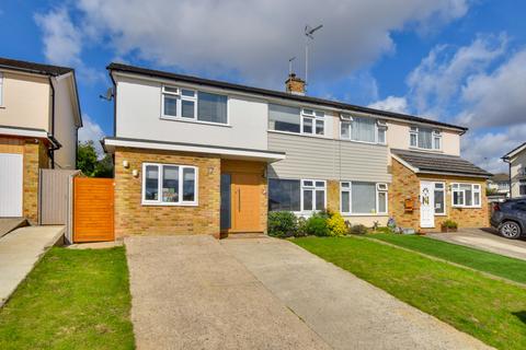 3 bedroom semi-detached house for sale - Tenterfields, Great Dunmow