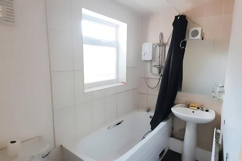 136 Beatrice Road, Leicester, LE3 9FF