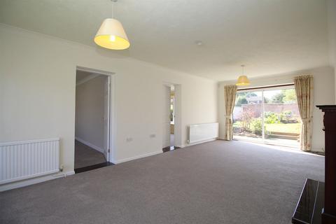 3 bedroom detached house to rent, Poulteney Drive, Loughborough, LE12