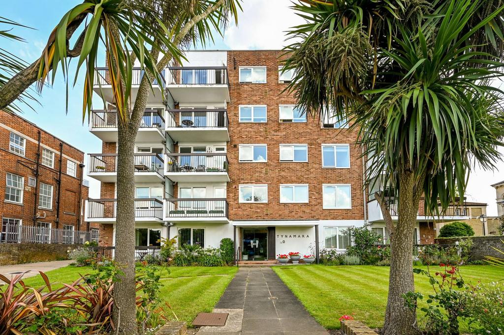 Portsmouth Road, Kingston, Kingston upon Thames, KT1 3 bed flat for