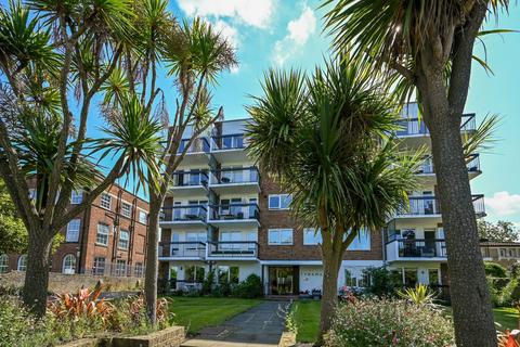 3 bedroom flat for sale, Portsmouth Road, Kingston, Kingston upon Thames, KT1