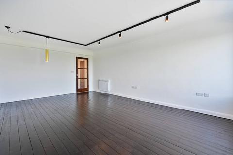 3 bedroom flat for sale, Portsmouth Road, Kingston, Kingston upon Thames, KT1