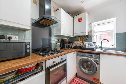 3 bedroom flat for sale, Larch Road, NW2, Willesden Green, London, NW2
