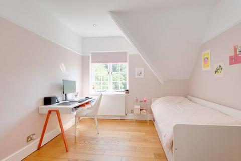 44 Willifield Way, London, NW11 7XT