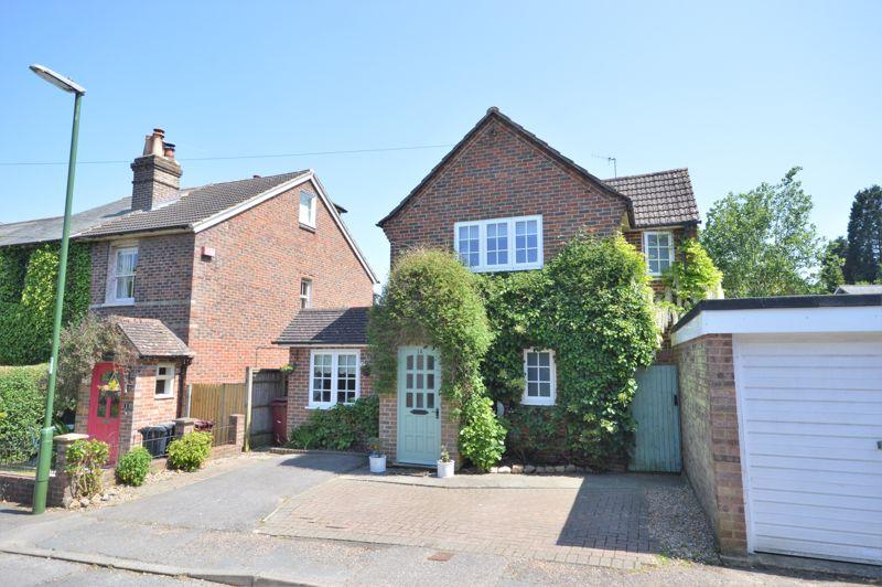 Camelsdale, Haslemere 3 bed detached house for sale £695,000
