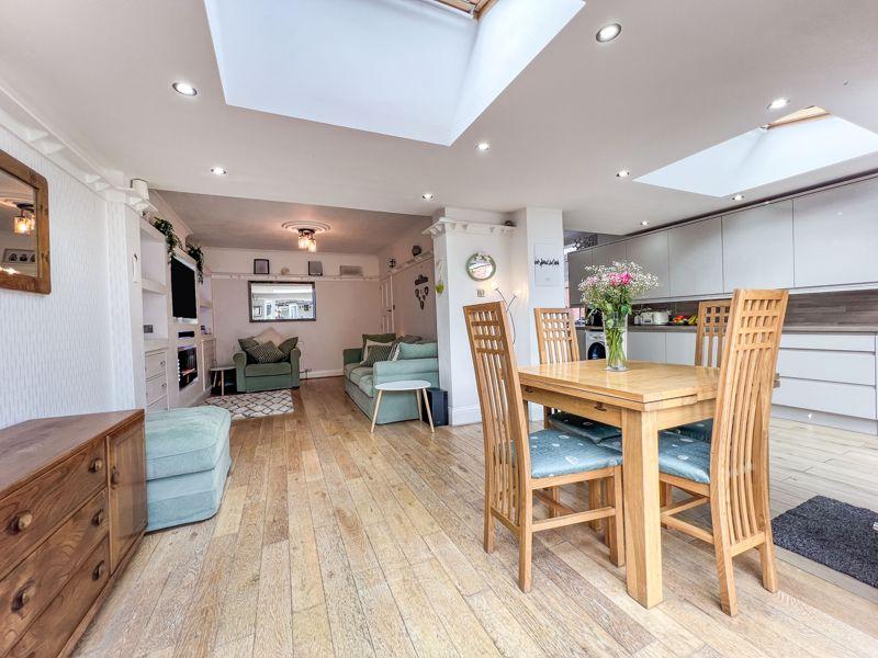 Kitchen dining room