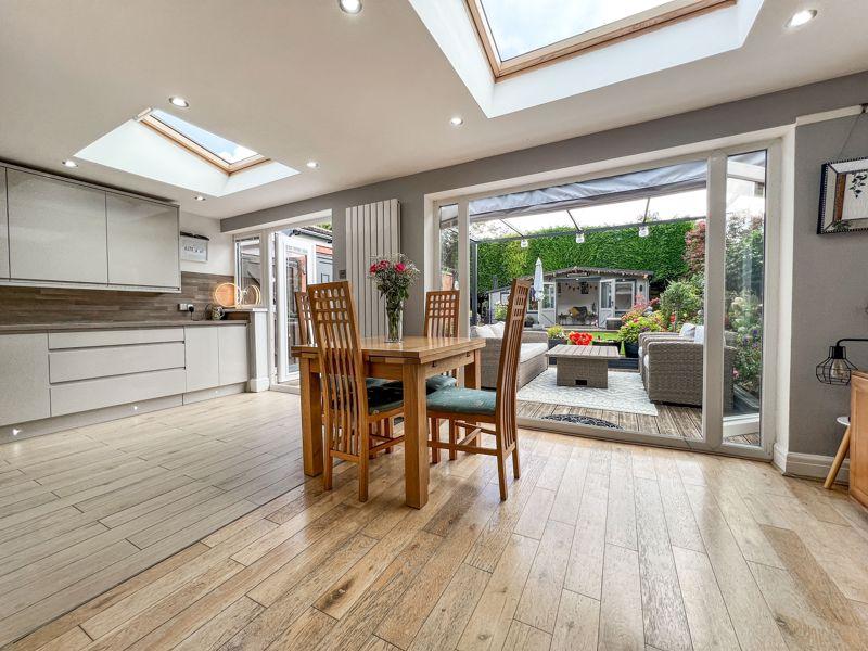 Kitchen dining room