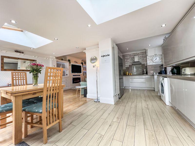 Kitchen dining room