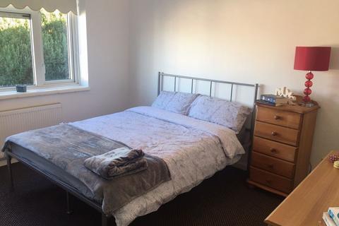 Apartment to rent, Double Room, Stoneleigh Road, Clayhall, Ilford