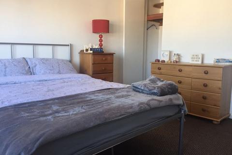 Apartment to rent, Double Room, Stoneleigh Road, Clayhall, Ilford