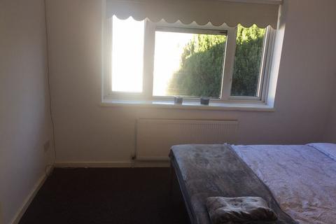 Apartment to rent, Double Room, Stoneleigh Road, Clayhall, Ilford