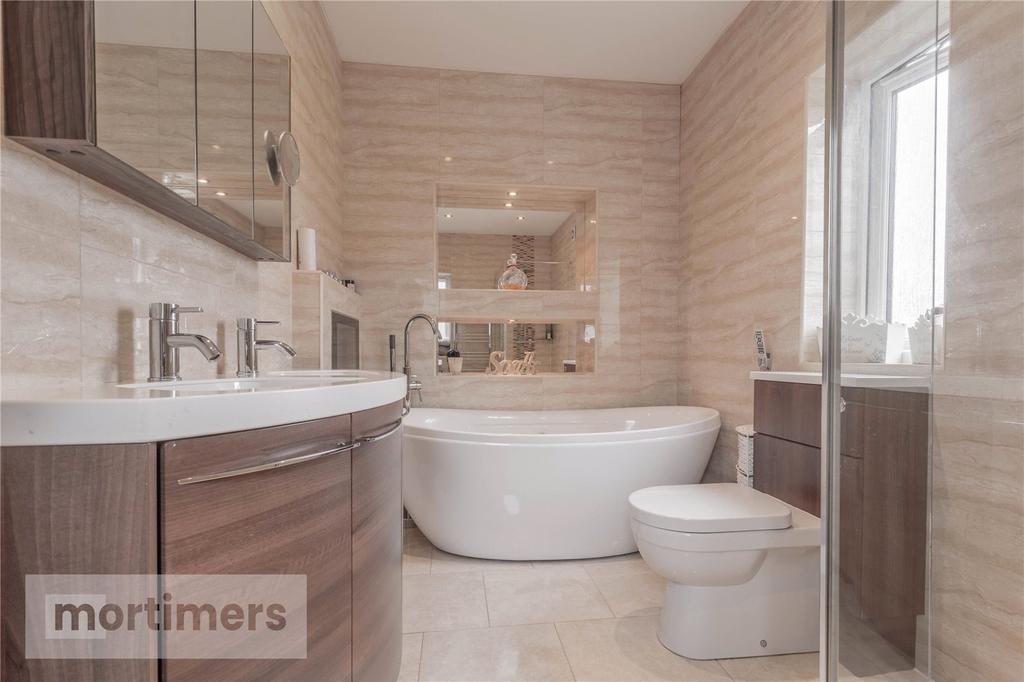 Master En-Suite