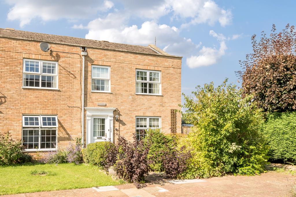 Fosseway Avenue, Moreton in Marsh GL56 0EH 3 bed end of terrace house