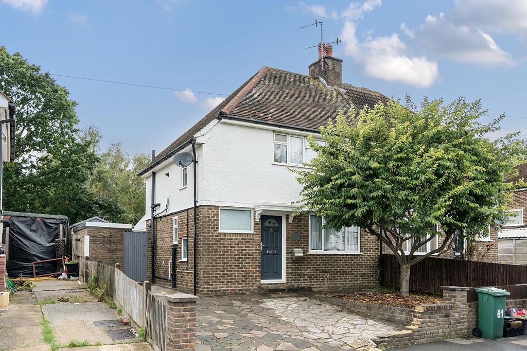 Brook Road, Merstham, Redhill, Surrey. RH1 3 bed semidetached house