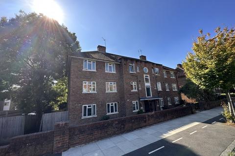 3 bedroom flat to rent, Ricards Road, Wimbledon, London SW19 7ES