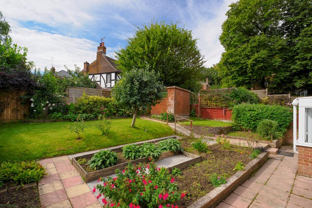 Mayfield Road, Lyminge, Folkestone, CT18 3 bed semidetached bungalow