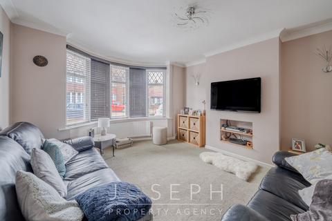 3 bedroom semi-detached house for sale - Randwell Close, Ipswich, IP4