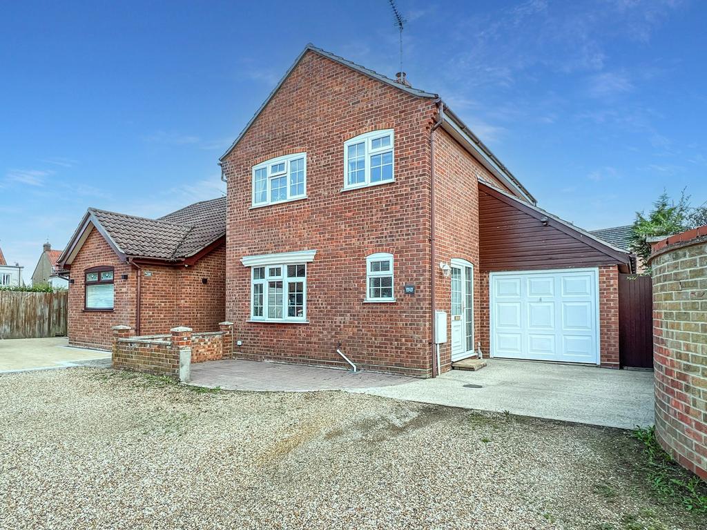 Mountbatten Drive Colchester Co2 3 Bed Detached House For Sale £350 000