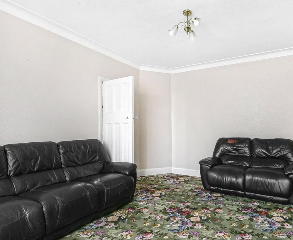 Reception room.png