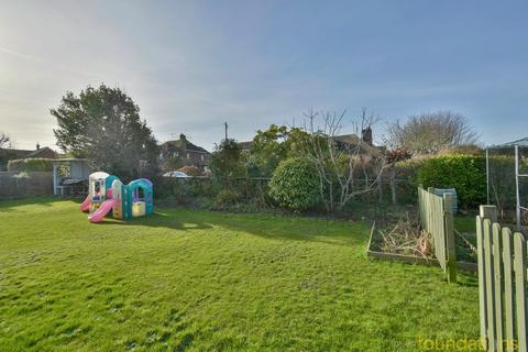 67 Cooden Drive, Bexhill-on-sea, TN39 3AY