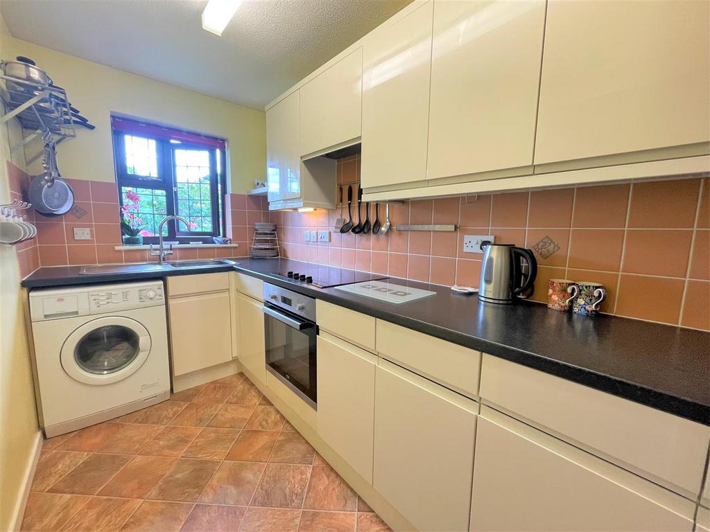 Kitchen 2.JPG